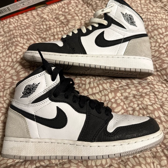 Kids Air Jordan. White/Bleached Coral Black retro high shoes size 4y - Picture 1 of 8